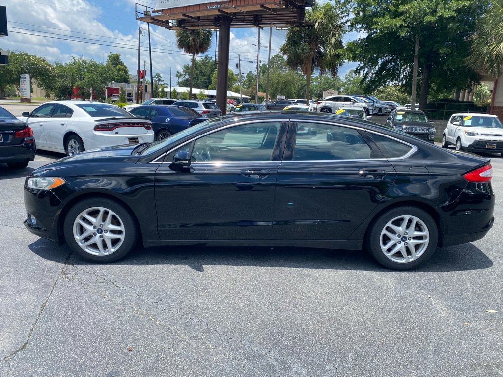 Used 2016 Ford Fusion SE w/ Equipment Group 202A FWD image 3