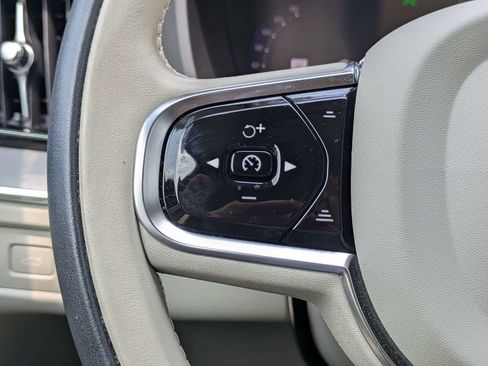 Certified 2024 Volvo XC60 B5 Plus w/ Protection Package Premier AWD/4WD image 23