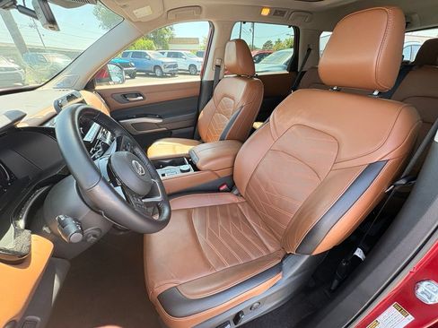 Used 2025 Nissan Pathfinder Platinum w/ Cargo Package AWD/4WD image 23