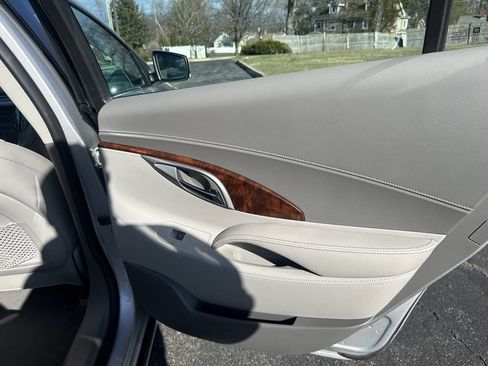 Used 2011 Buick LaCrosse CXL image 22