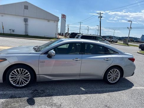 Used 2021 Toyota Avalon Limited w/ Advanced Safety Package FWD image 8