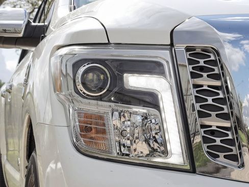 Used 2017 Nissan Titan SL RWD image 6