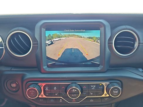 Used 2023 Jeep Wrangler Unlimited Sahara w/ Cold Weather Group AWD/4WD image 23
