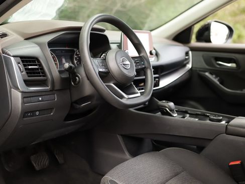 Used 2023 Nissan Rogue SV AWD/4WD image 9
