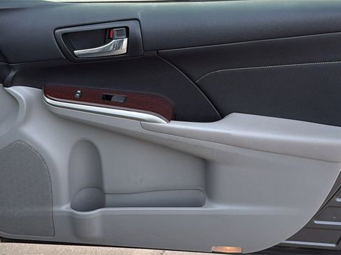 Used 2014 Toyota Camry L image 28