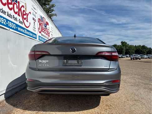 Used 2024 Volkswagen Jetta SE FWD image 4