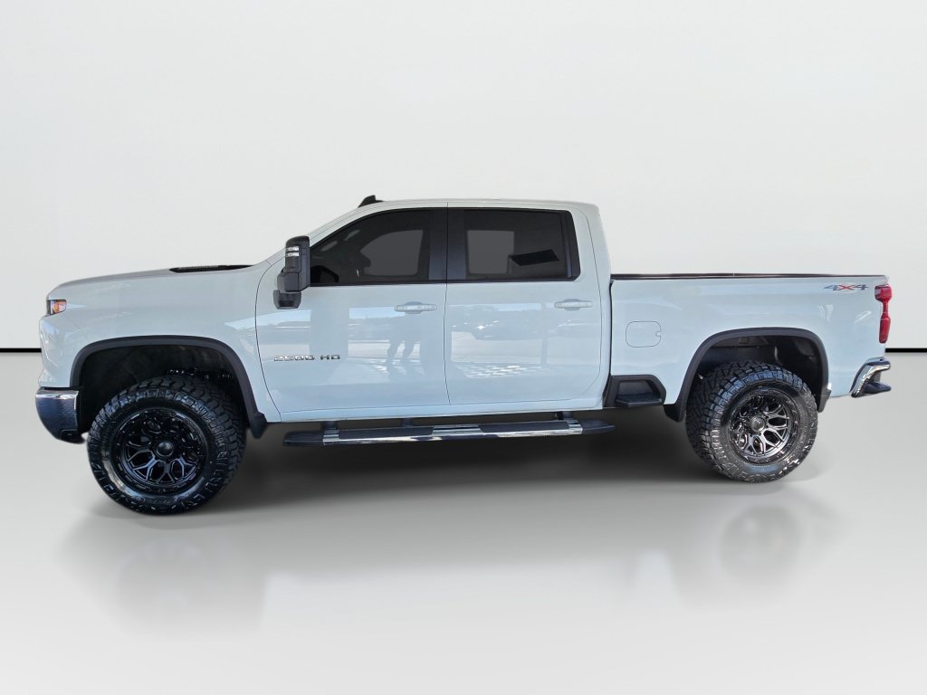 Used 2025 Chevrolet Silverado 2500 LT w/ Convenience Package AWD/4WD image 2