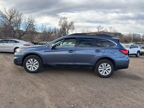Used 2017 Subaru Outback 2.5i Premium image 2