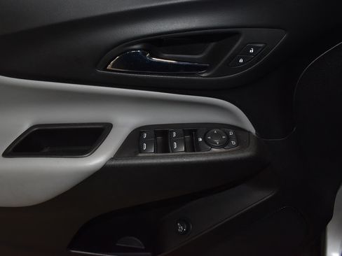 Used 2021 Chevrolet Equinox LT AWD/4WD image 16