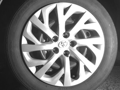 Used 2017 Toyota Corolla LE w/ Carpet Mat Package (TMS) FWD image 13