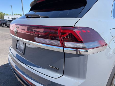 Certified 2024 Volkswagen Atlas Cross Sport SEL R-Line AWD/4WD image 32