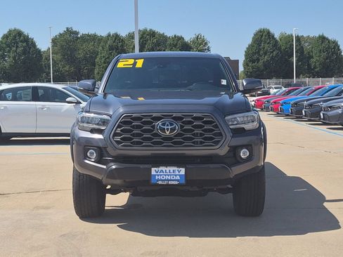 Used 2021 Toyota Tacoma TRD Off-Road w/ TRD Premium Off Road Package AWD/4WD image 3