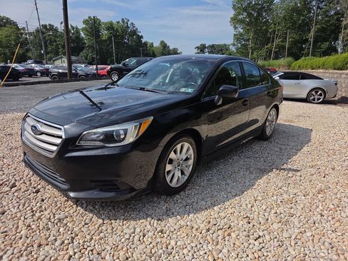 Used 2017 Subaru Legacy 2.5i Premium AWD/4WD image 3