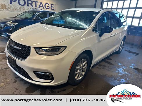 Used 2024 Chrysler Pacifica Touring-L FWD image 1