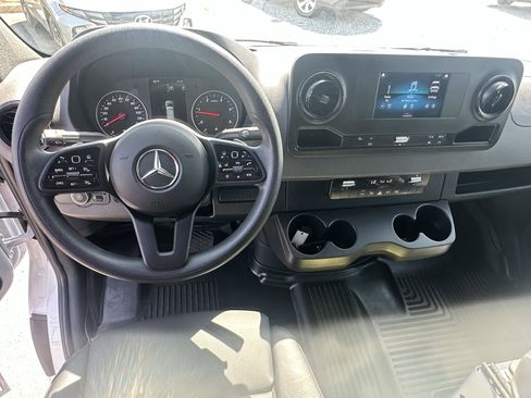 Used 2024 Mercedes-Benz Sprinter 2500 image 21