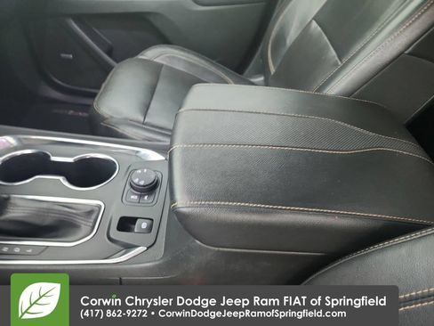 Used 2021 Chevrolet Traverse Premier w/ Redline Edition AWD/4WD image 28