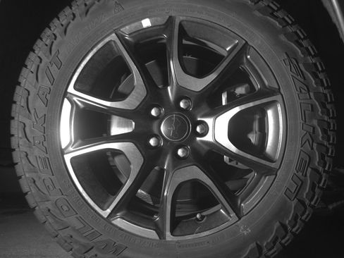 Used 2025 Jeep Compass Trailhawk image 13