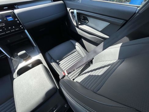 Used 2025 Land Rover Discovery Sport Dynamic SE image 15