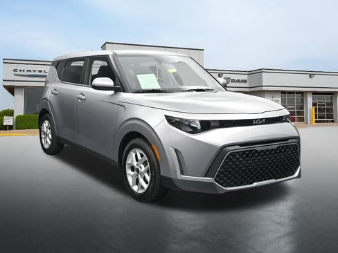 Used 2025 Kia Soul LX w/ LX Technology Package FWD image 7