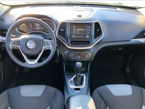 Used 2017 Jeep Cherokee Sport image 14