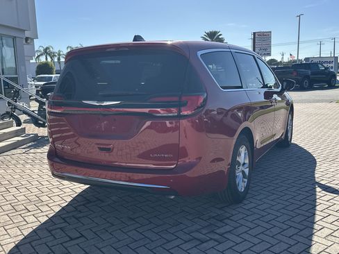 New 2026 Chrysler Pacifica Limited FWD image 7