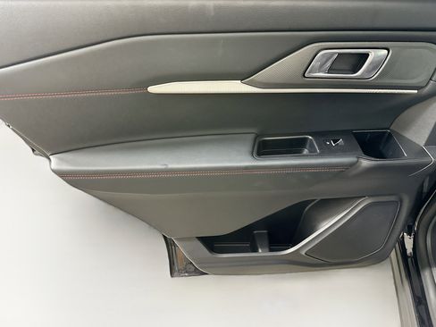 Used 2025 Ford Explorer ST-Line w/ ST-Line Street Pack AWD/4WD image 25