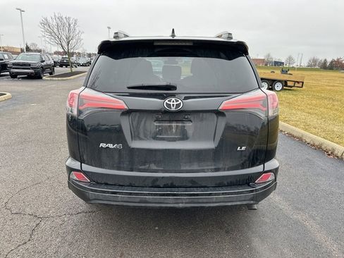 Used 2018 Toyota RAV4 LE image 8