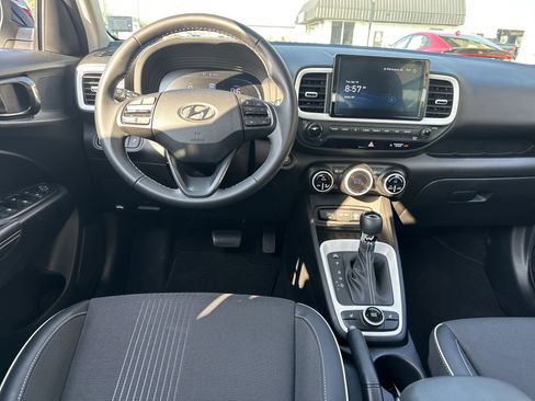 Used 2024 Hyundai Venue Limited image 15