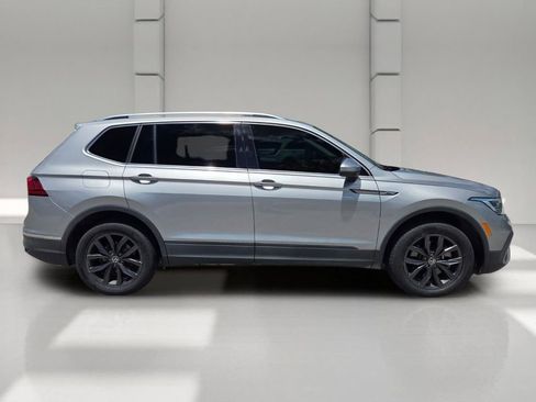 Used 2023 Volkswagen Tiguan SE w/ Panoramic Sunroof Package FWD image 5