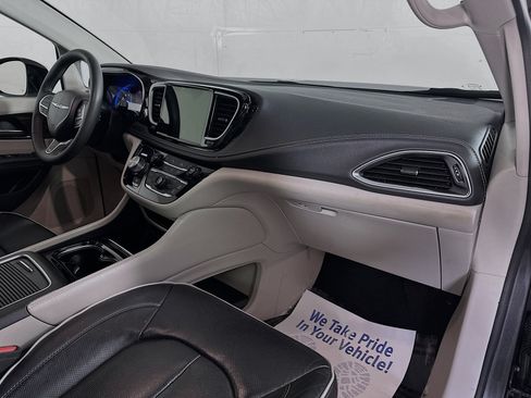 Used 2023 Chrysler Pacifica Limited FWD image 31