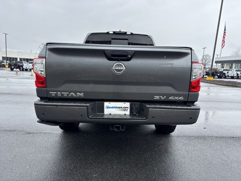 Used 2024 Nissan Titan SV w/ SV Convenience Package image 9