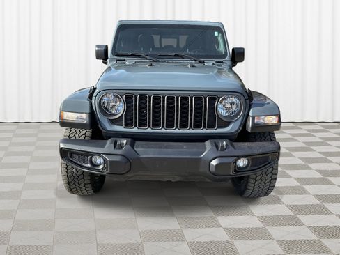 Used 2025 Jeep Gladiator Sport image 8