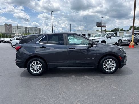 Used 2022 Chevrolet Equinox LT FWD image 2