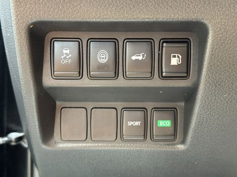Used 2020 Nissan Rogue SV FWD image 16