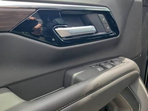 New 2026 Chevrolet Suburban LS w/ LPO, Dark Essentials Package RWD image 18