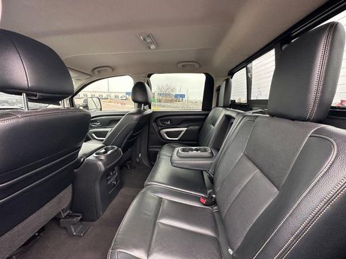 Used 2017 Nissan Titan SL image 11