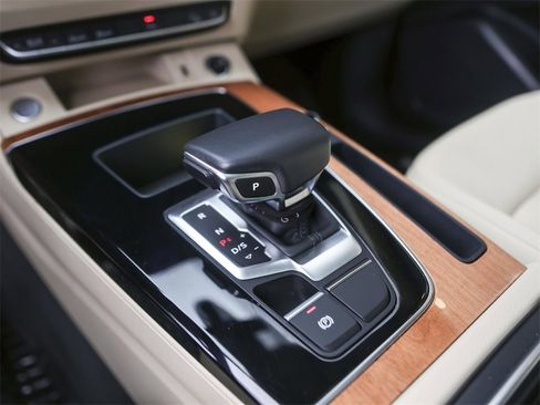 Used 2022 Audi Q5 2.0T Premium image 26