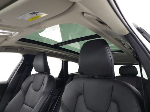 Certified 2025 Volvo XC60 B5 Plus AWD/4WD image 18