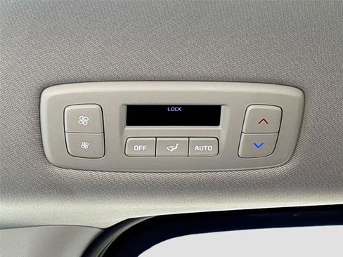 Used 2025 Kia Carnival FWD image 25