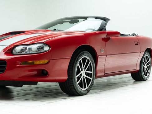Used 2002 Chevrolet Camaro Z28 w/ SS Performance/Appearance Pkg image 9