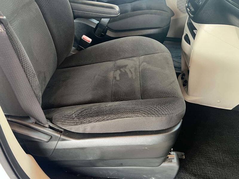 Used 2017 Dodge Grand Caravan SE w/ Power Window Group FWD image 28