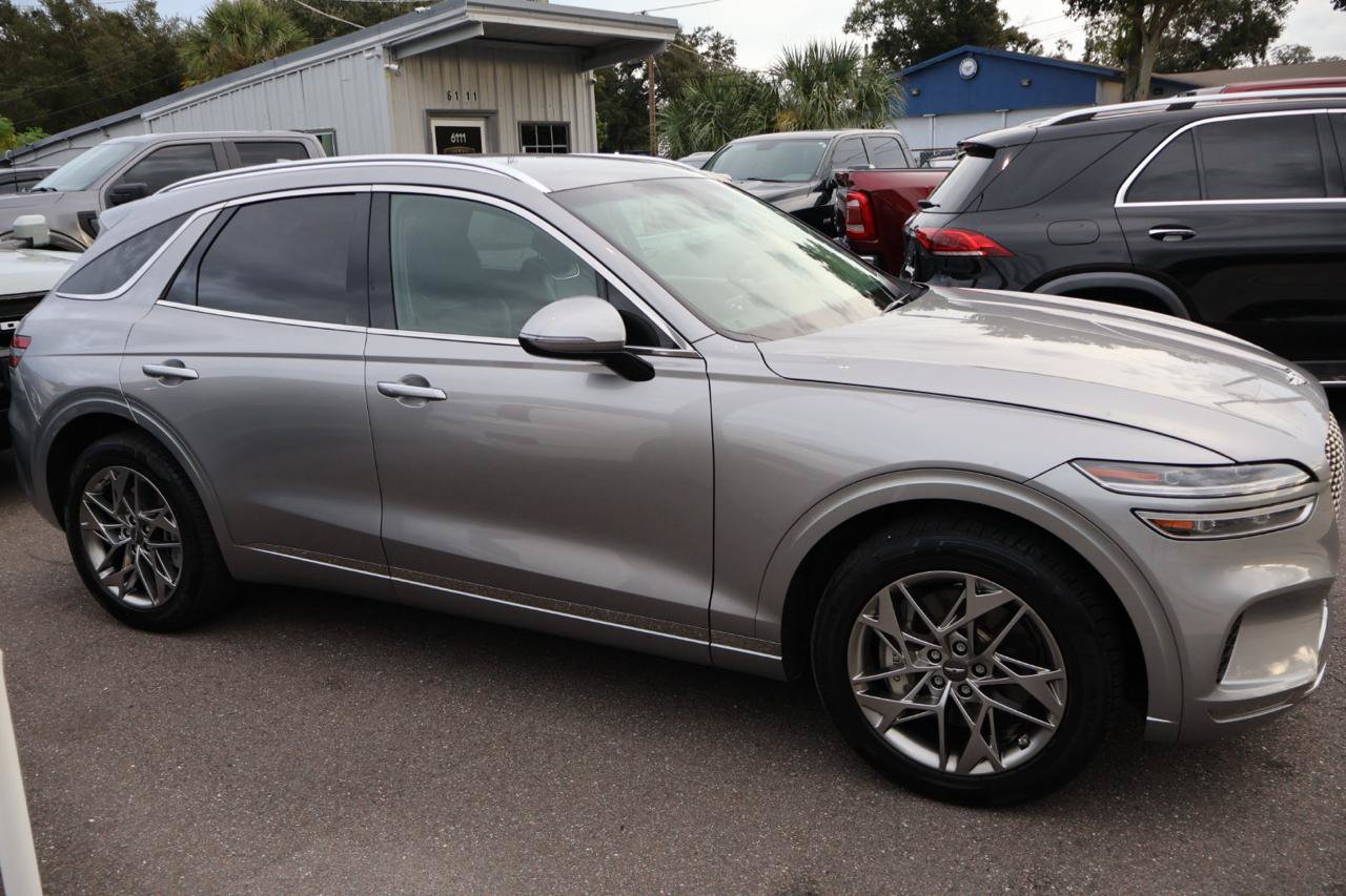 Used 2025 Genesis GV70 2.5T AWD/4WD image 4