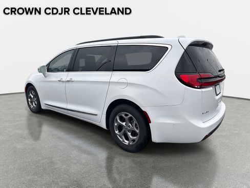 Used 2022 Chrysler Pacifica Limited image 7