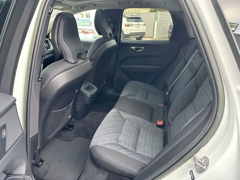 Used 2022 Volvo XC60 B5 Momentum image 26