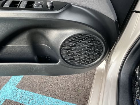 Used 2019 Toyota Prius Prime Plus image 17