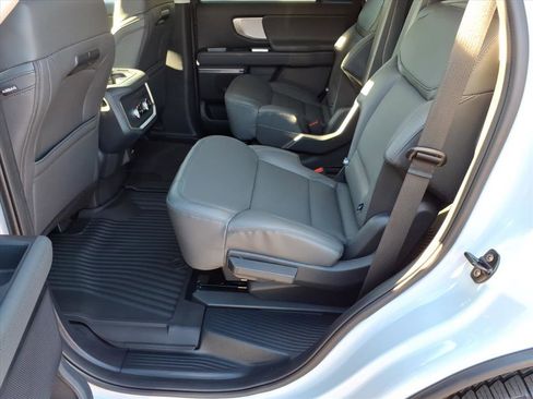 New 2026 Ford Expedition Active image 7