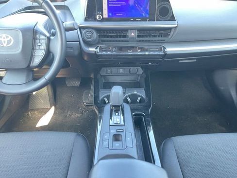 Used 2024 Toyota Prius LE FWD image 11