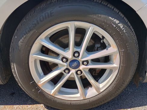 Used 2018 Ford Focus SE w/ Cold Weather Package FWD image 25