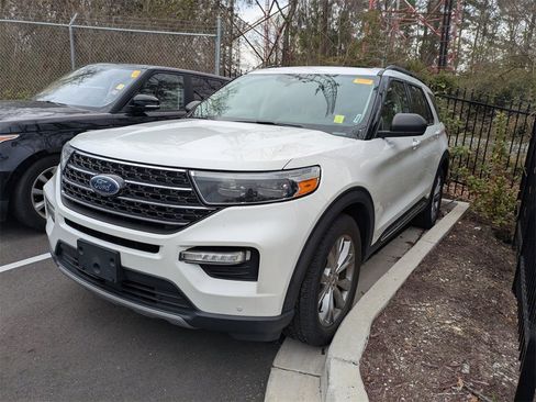 Used 2021 Ford Explorer XLT w/ Equipment Group 202A image 3