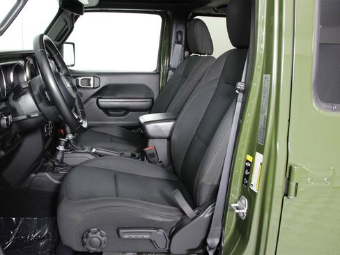 Used 2021 Jeep Wrangler Unlimited Sport image 29